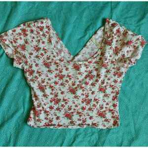 Red Rose patterned crop top 🌷🌹
